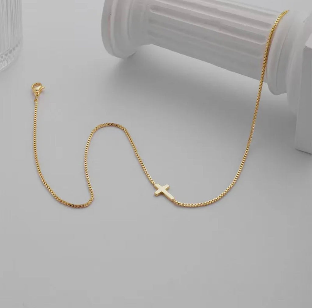 Aurora | Collar Cruz de Fe