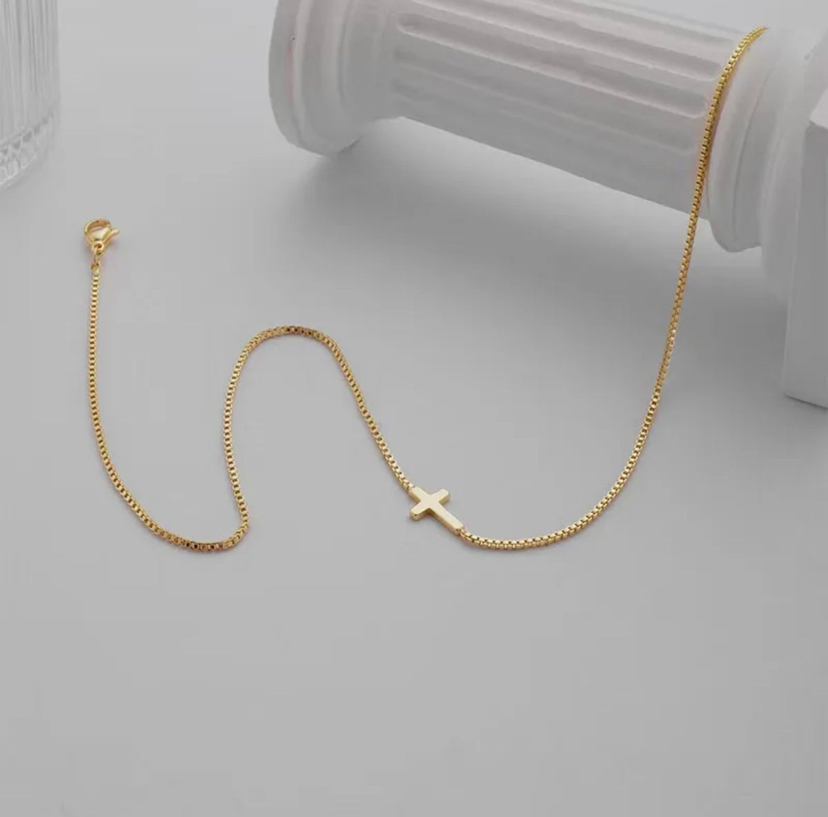 Aurora | Collar Cruz de Fe